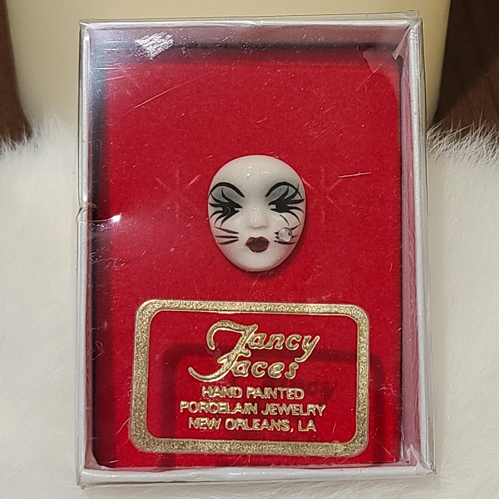 Vintage Fancy Faces Brooch Pin Handpainted Porcelain Mask with Rhinestone - Picture 3 of 6